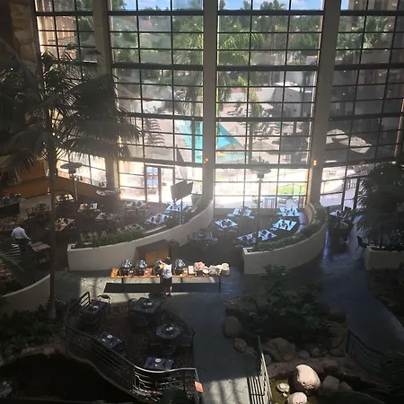 Embassy Suites By Hilton Phoenix Biltmore