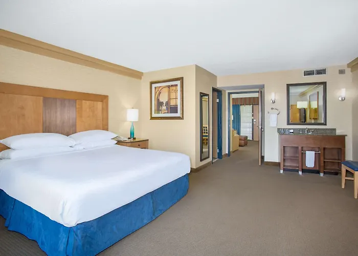 Hotel Embassy By Hilton Biltmore Phoenix
