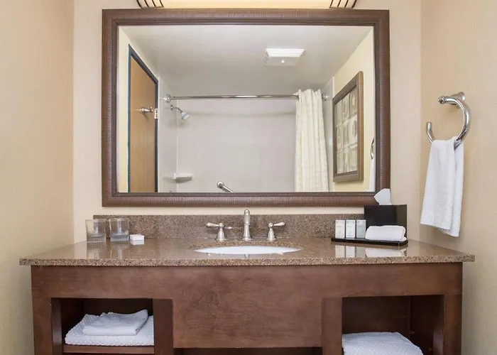 Hotel Embassy By Hilton Biltmore Phoenix