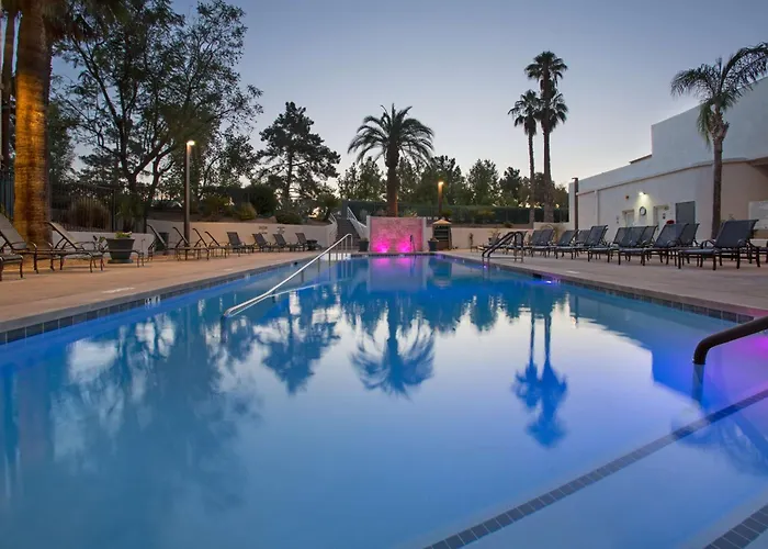 Hotel Embassy By Hilton Biltmore Phoenix