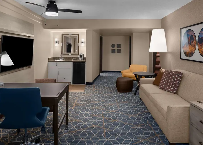 Hotel Embassy By Hilton Biltmore
