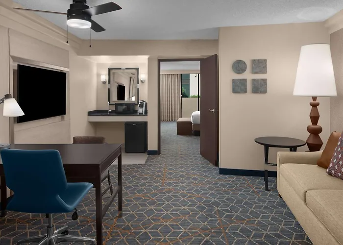 Hotel Embassy By Hilton Biltmore 3*