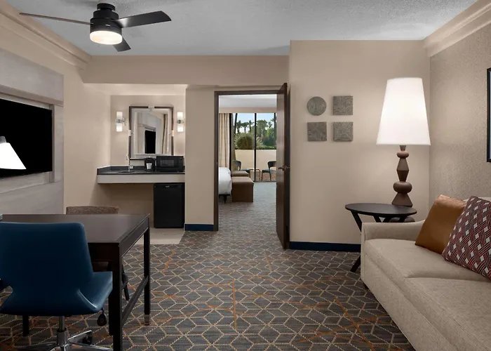 Embassy By Hilton Biltmore Hotel Phoenix