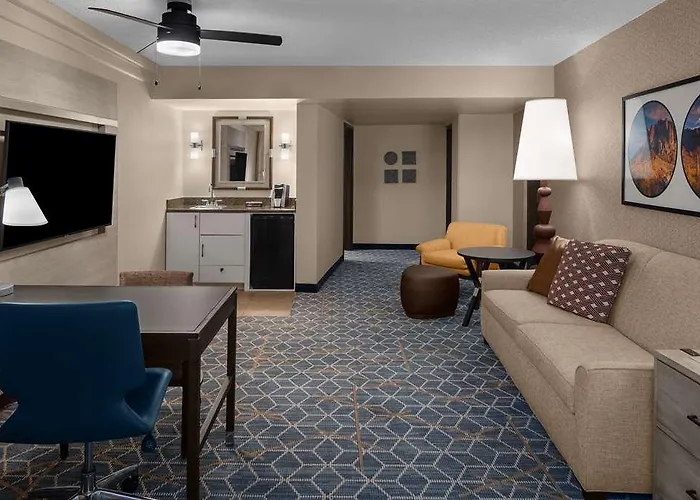 Hotel Embassy By Hilton Biltmore Phoenix