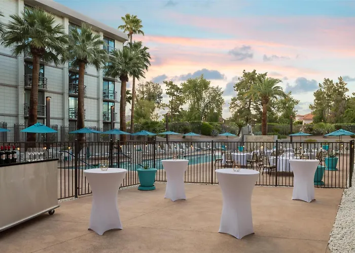 Embassy By Hilton Biltmore Hotel Phoenix