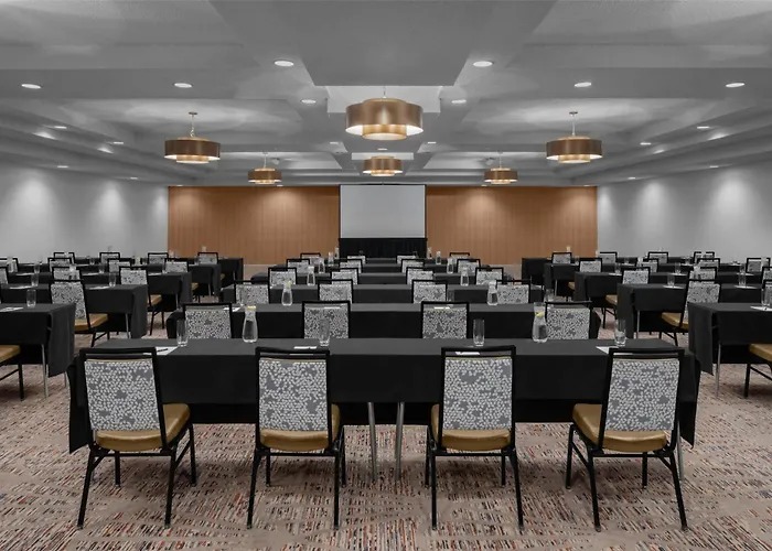 Hotel Embassy By Hilton Biltmore Phoenix