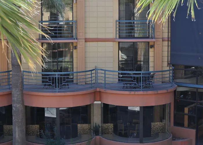 Embassy By Hilton Biltmore Hotel Phoenix