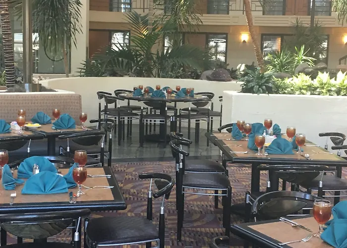 Hotel Embassy By Hilton Biltmore Phoenix