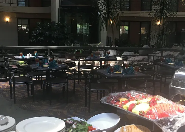 Hotel Embassy By Hilton Biltmore Phoenix