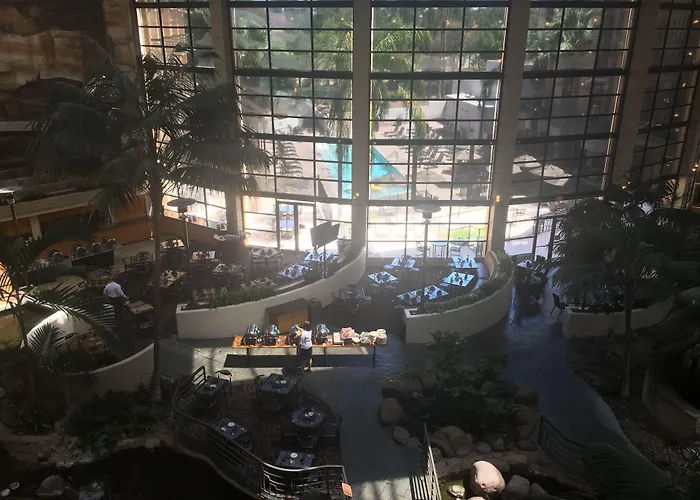 Hotel Embassy By Hilton Biltmore Phoenix