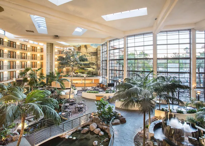 Hotel Embassy By Hilton Biltmore Phoenix