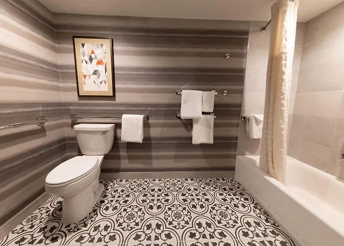 Hotel Embassy By Hilton Biltmore 3*