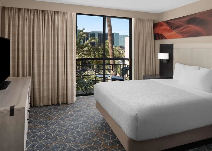 Embassy By Hilton Biltmore Hotel Phoenix