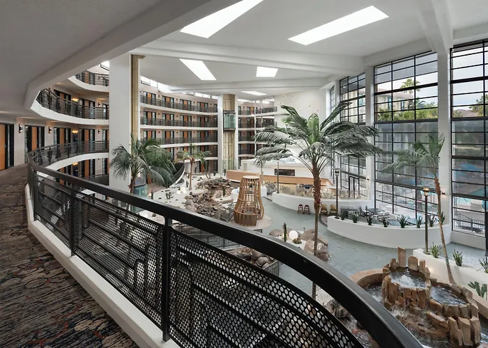 Hotel Embassy By Hilton Biltmore